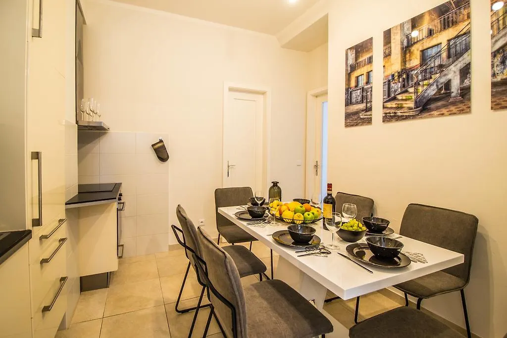 Reflection 2Bdr Apartment By Ruterra Πράγα Τσεχία