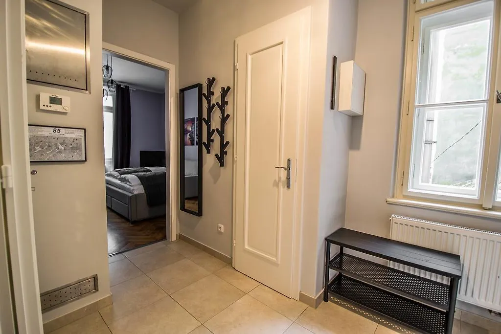 Reflection 2Bdr Apartment By Ruterra Prague Czech Republic