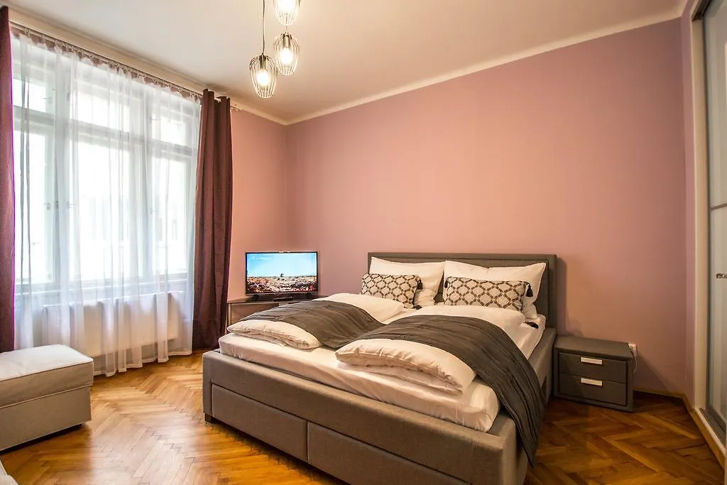 Reflection 2Bdr Apartment By Ruterra Prague Czech Republic