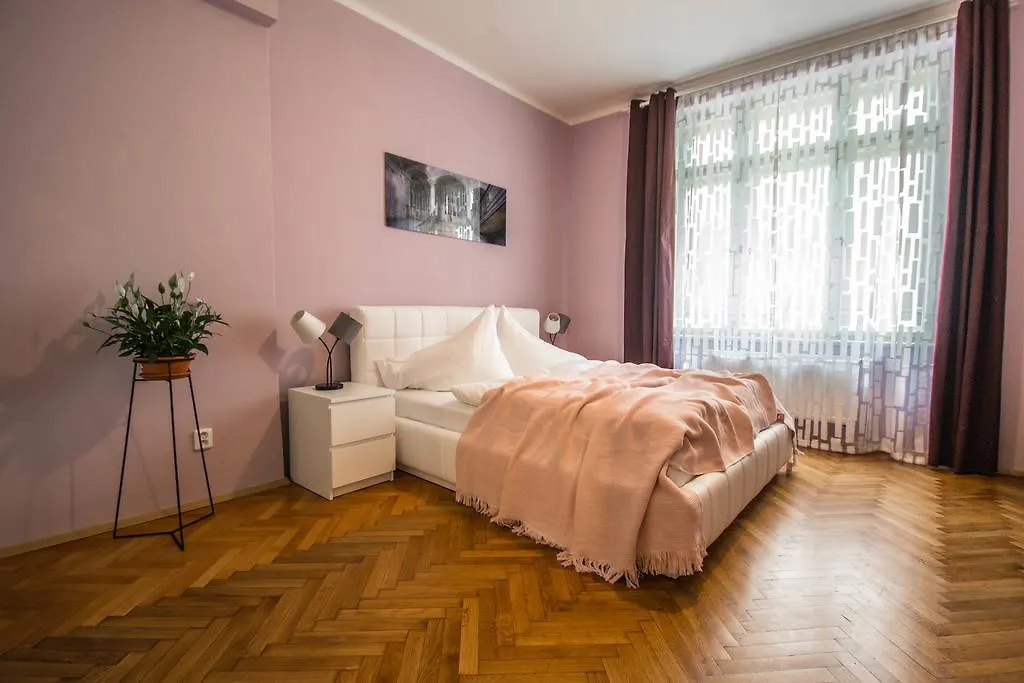 Reflection 2Bdr Apartment By Ruterra Prague